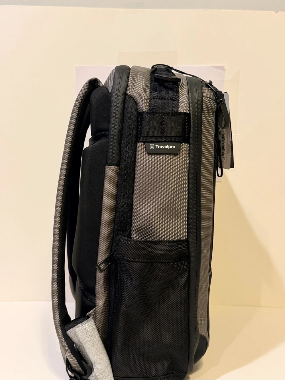 NWT TravelPro Altitude Slim Expandable Travel Laptop Backpack Bag